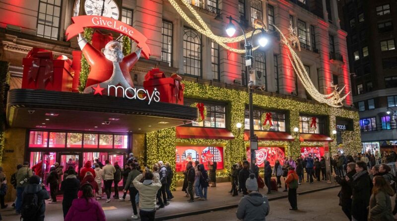 Average holiday expenditure accelerated to a 5%decrease, led by a modest Zers gene